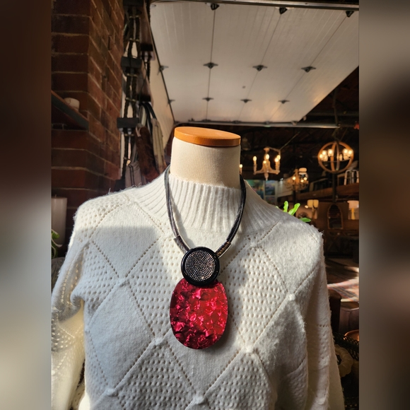 Elegant Pink and Black Pendant Necklace with Earrings Set - Picture 1 of 17